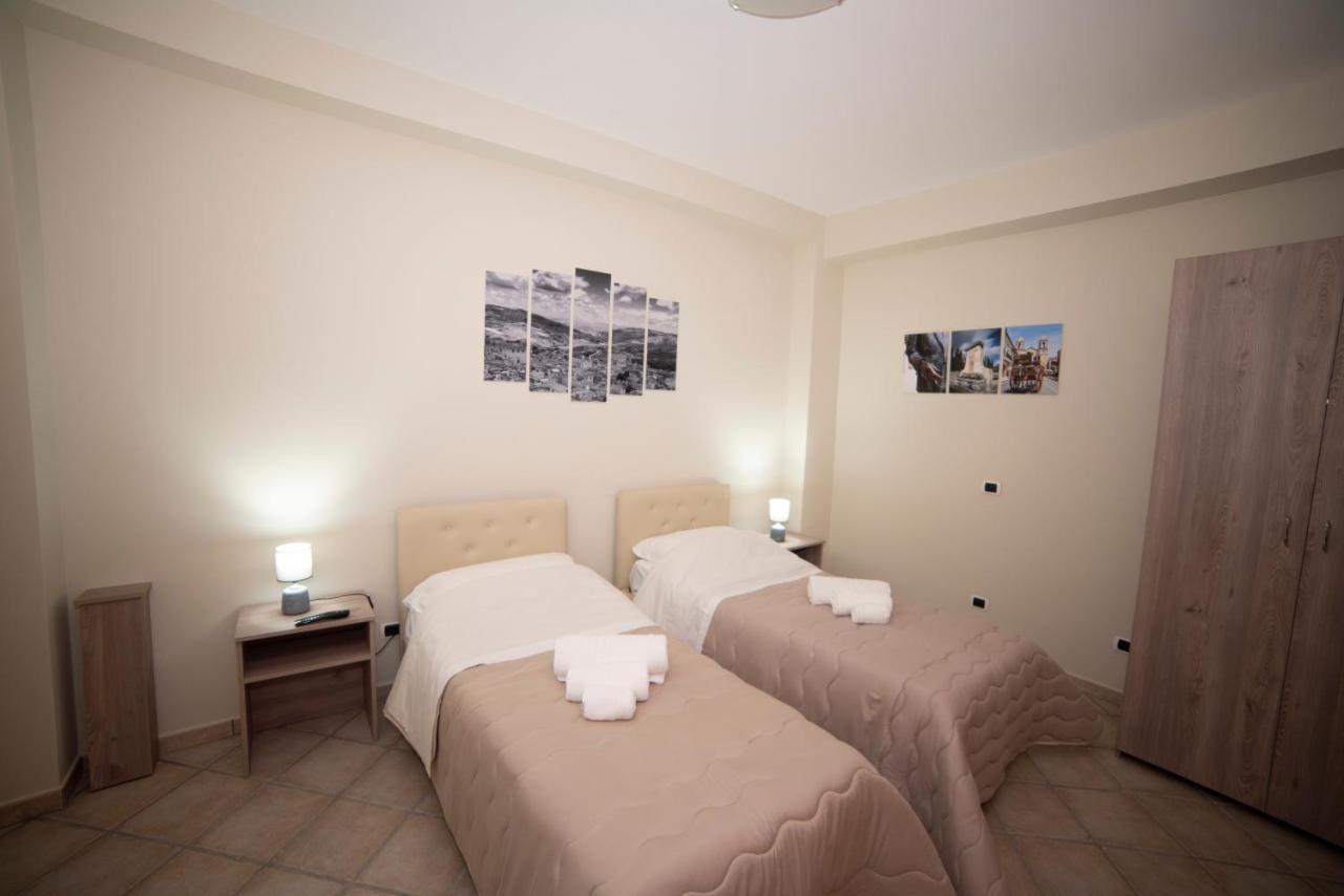 B&B La Terrazza Degli Scrittori Racalmuto ภายนอก รูปภาพ