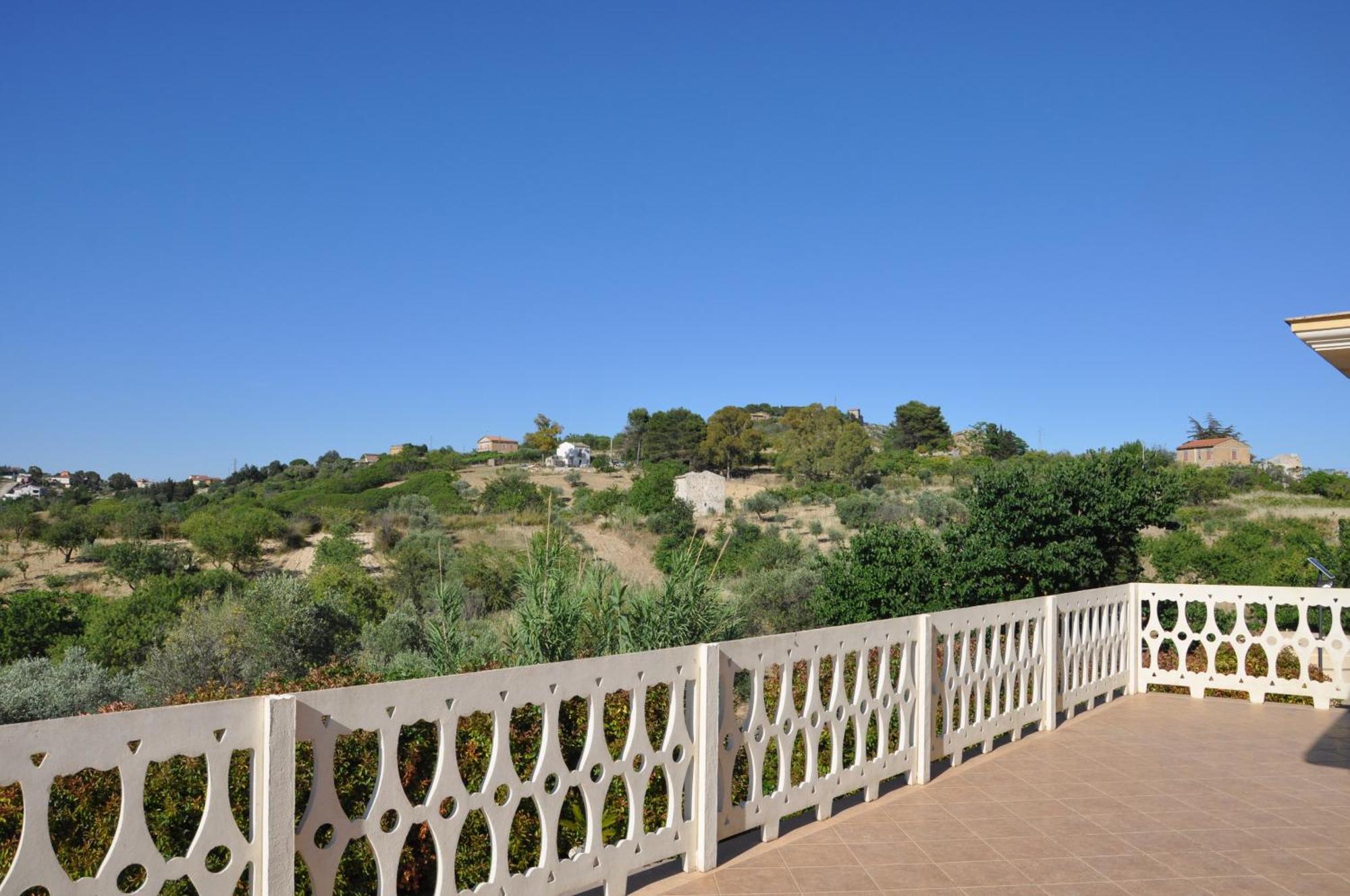 B&B La Terrazza Degli Scrittori Racalmuto ภายนอก รูปภาพ