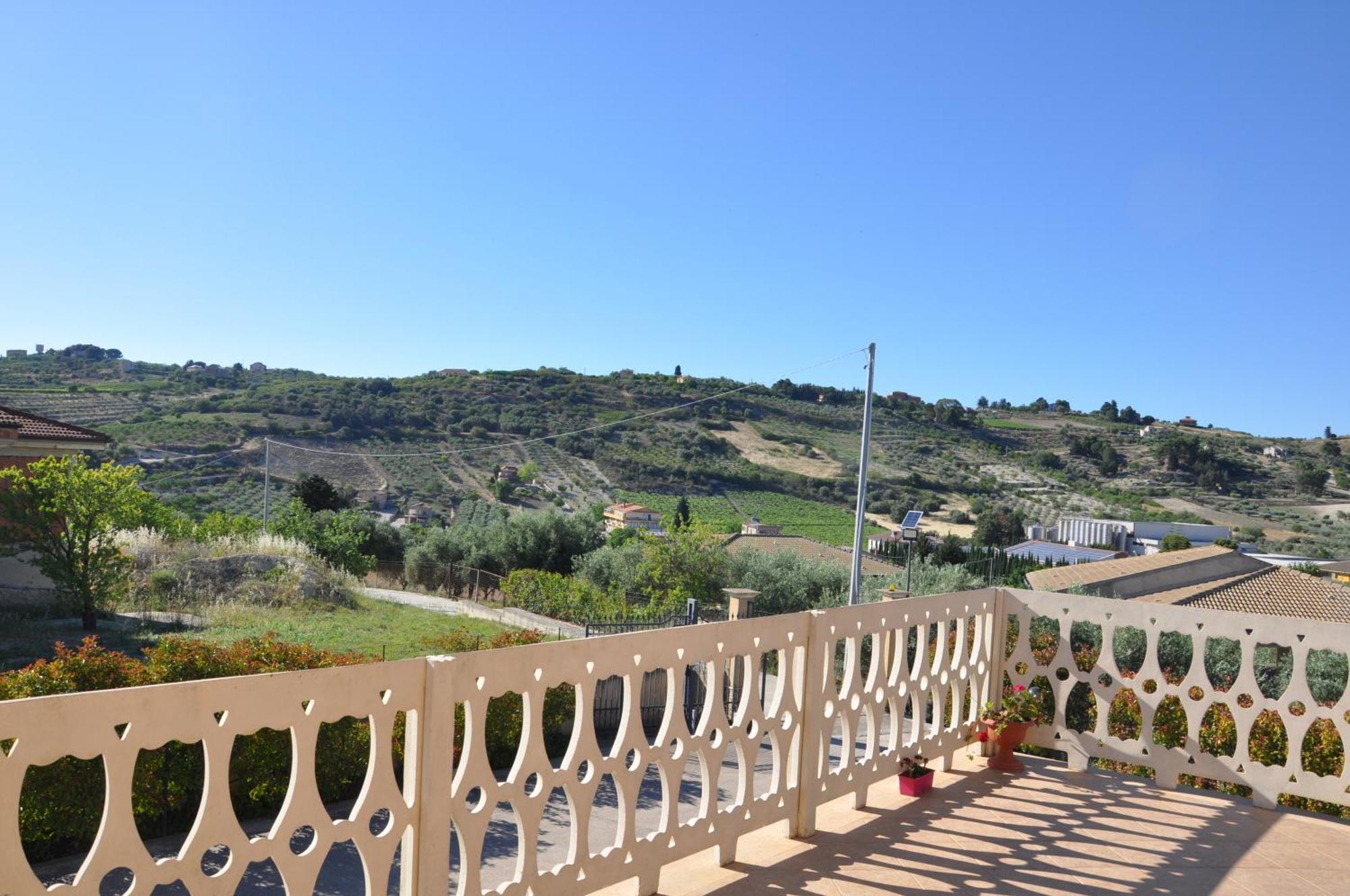 B&B La Terrazza Degli Scrittori Racalmuto ภายนอก รูปภาพ