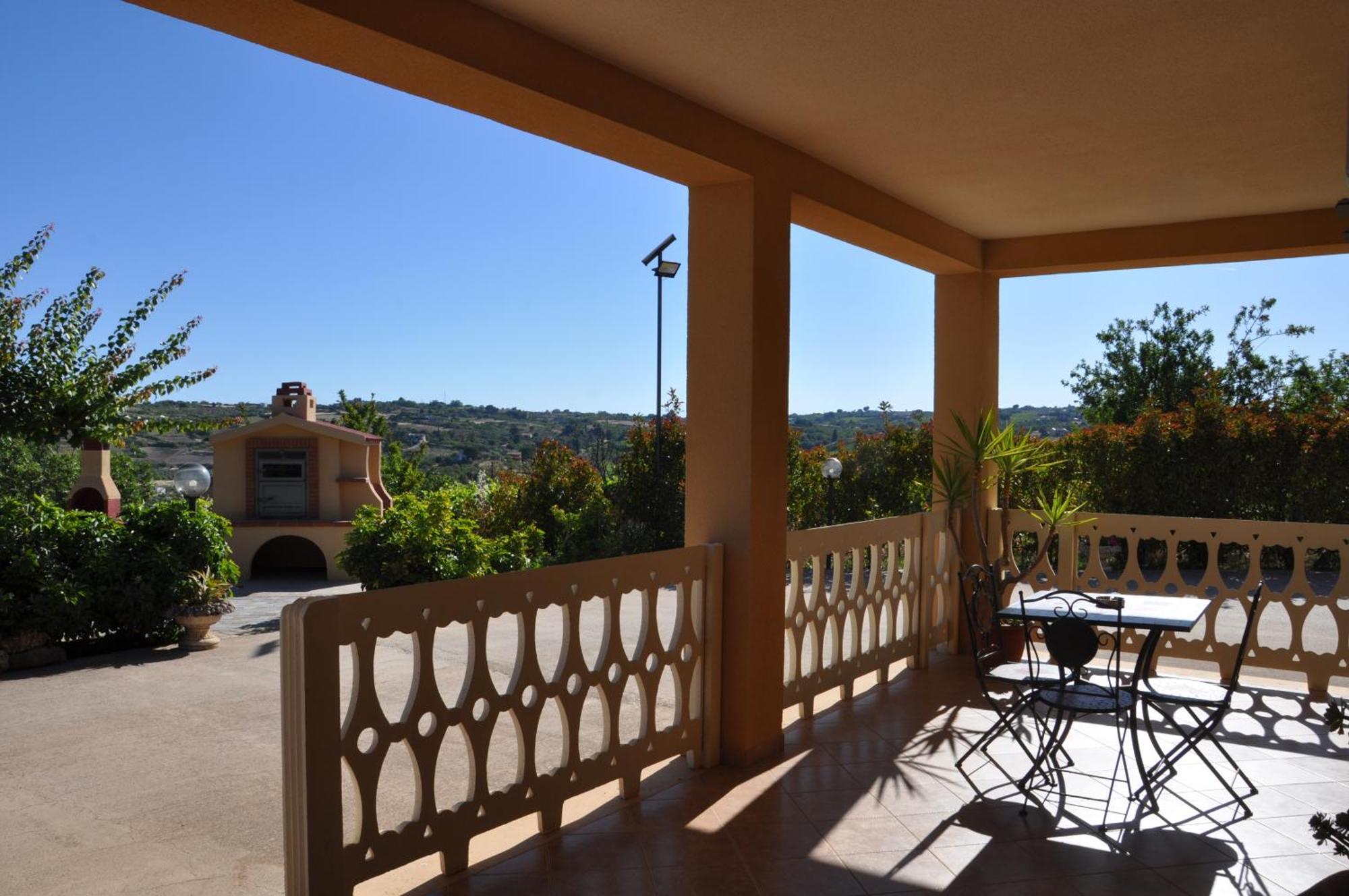 B&B La Terrazza Degli Scrittori Racalmuto ภายนอก รูปภาพ